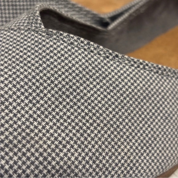 TOMS Jutti Almond Toe Flat Gray White Size 12 - Picture 9 of 13